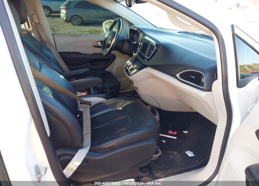 2019 CHRYSLER PACIFICA TOURING L VIN: 2C4RC1BG2KR561095