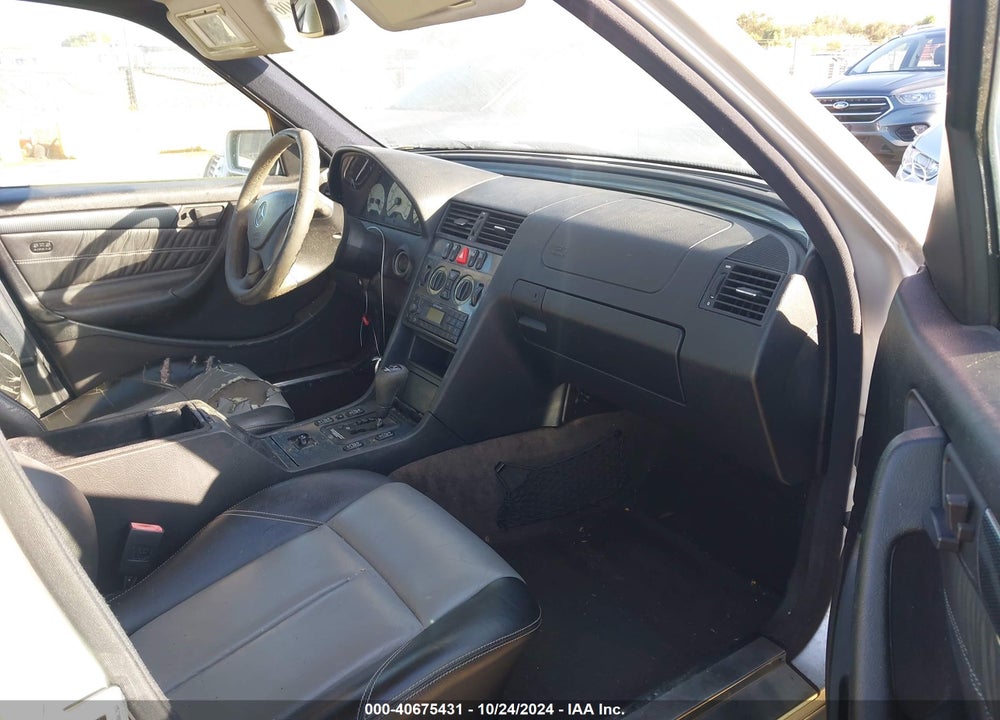 2000 MERCEDES-BENZ C 230 KOMPRESSOR VIN: WDBHA24G5YA857518