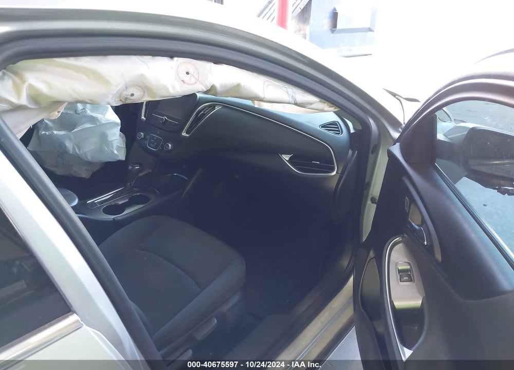 2018 CHEVROLET MALIBU VIN: 1G1ZD5ST3JF270105