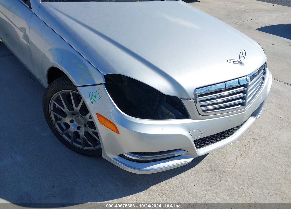 2014 MERCEDES-BENZ C 250 LUXURY/SPORT VIN: WDDGF4HB4EG245799