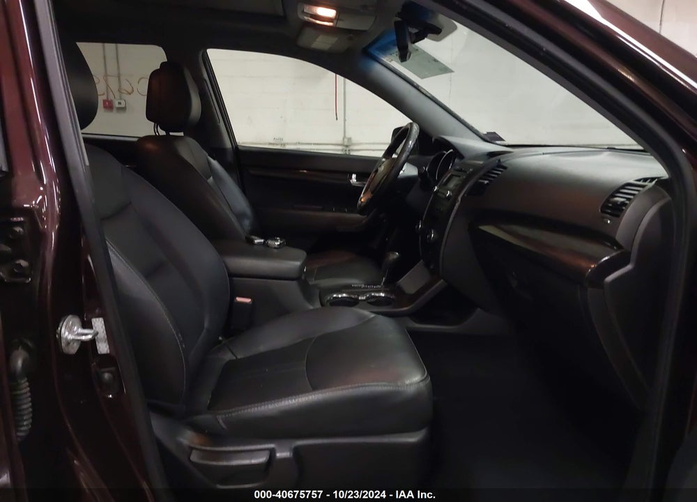 2011 KIA SORENTO EX V6 VIN: 5XYKUDA23BG090584