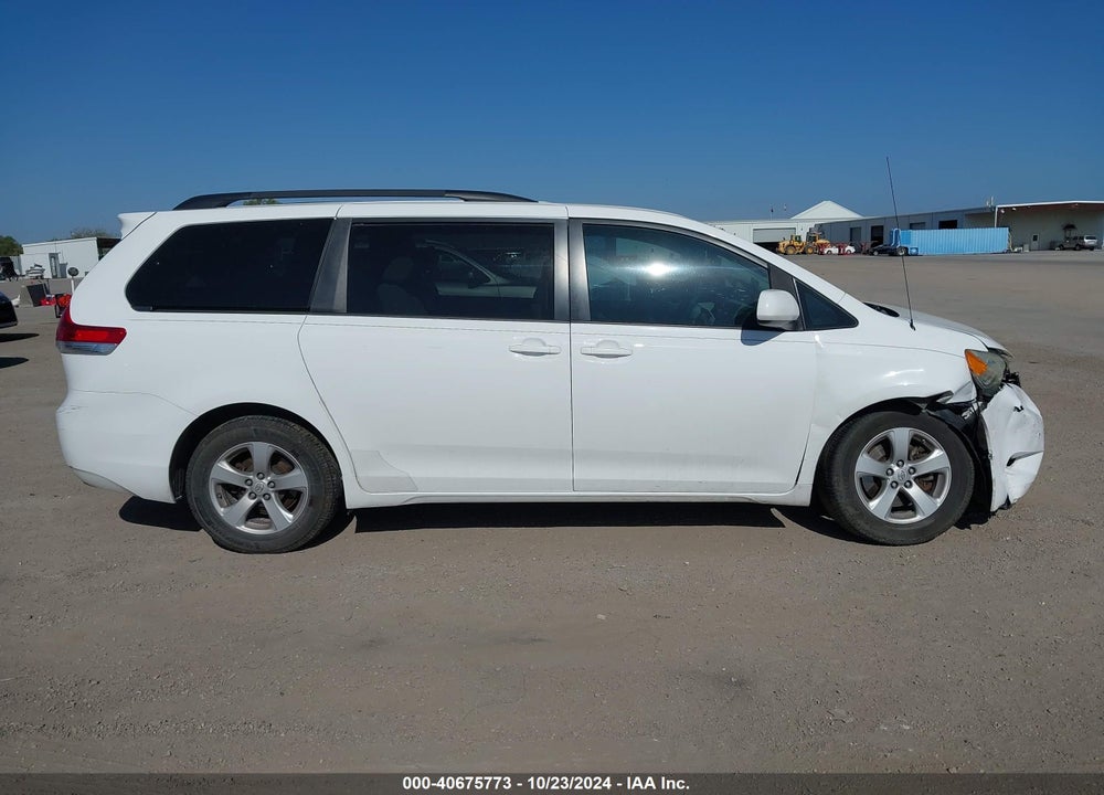2014 TOYOTA SIENNA LE V6 8 PASSENGER VIN: 5TDKK3DC4ES492710