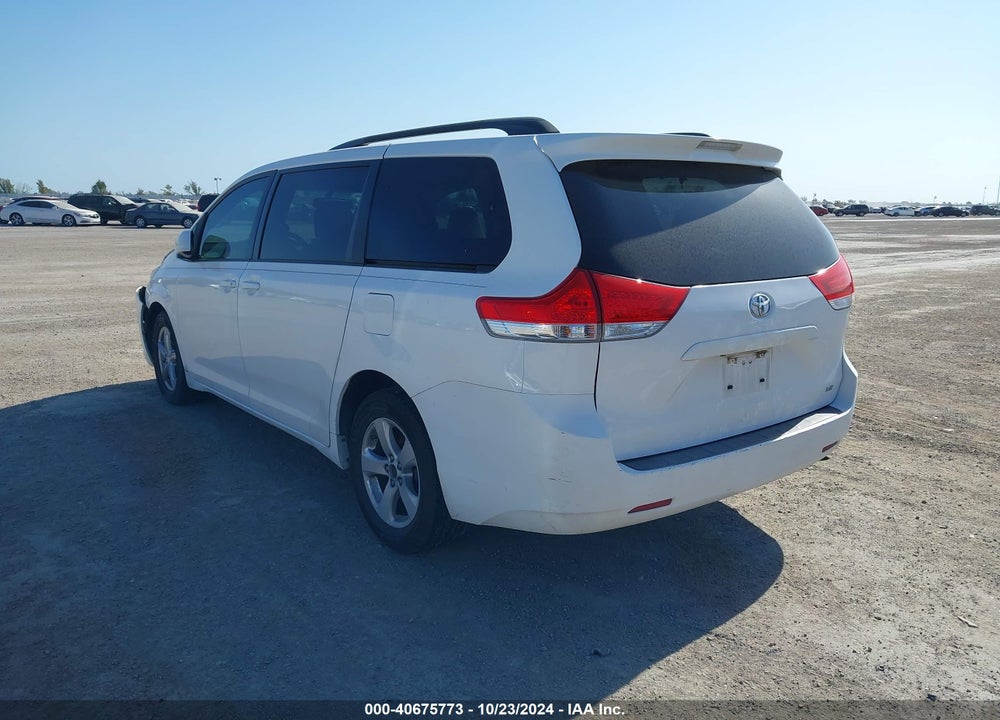 2014 TOYOTA SIENNA LE V6 8 PASSENGER VIN: 5TDKK3DC4ES492710