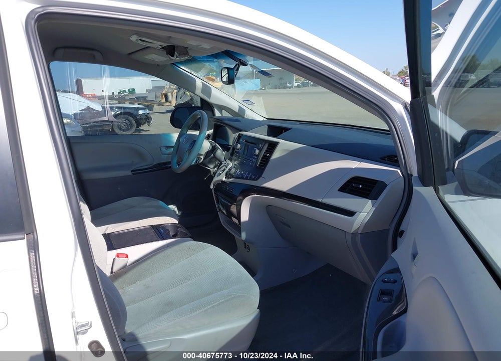 2014 TOYOTA SIENNA LE V6 8 PASSENGER VIN: 5TDKK3DC4ES492710