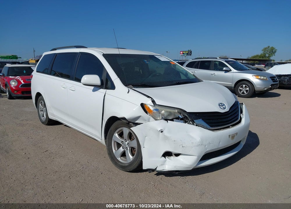 2014 TOYOTA SIENNA LE V6 8 PASSENGER VIN: 5TDKK3DC4ES492710