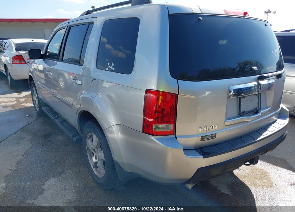 2011 HONDA PILOT EX VIN: 5FNYF3H4XBB033392