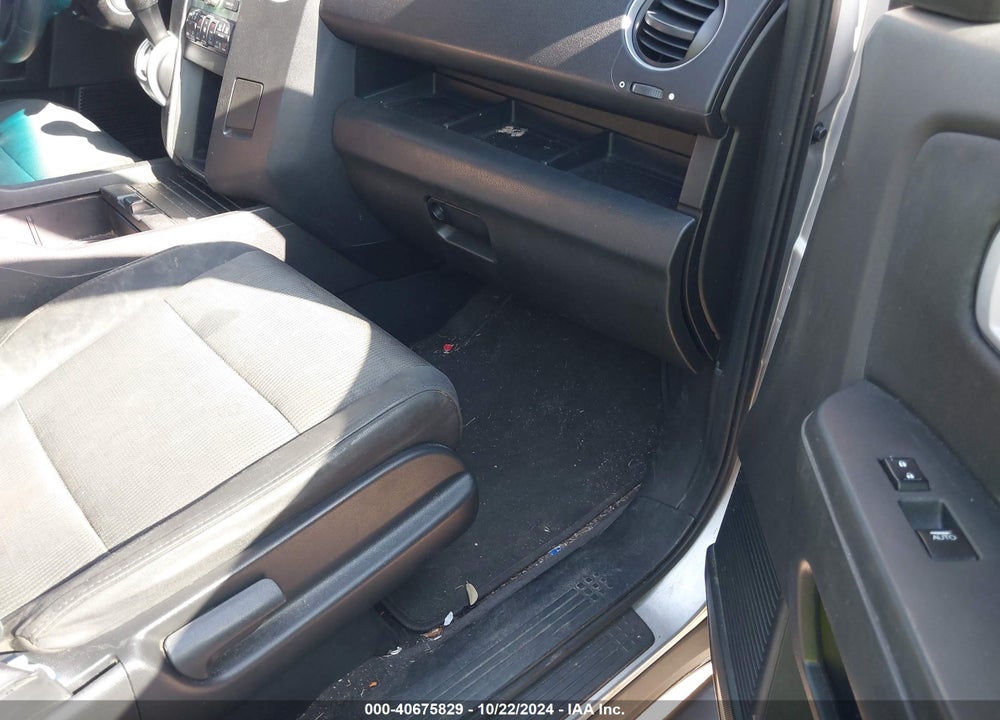 2011 HONDA PILOT EX VIN: 5FNYF3H4XBB033392