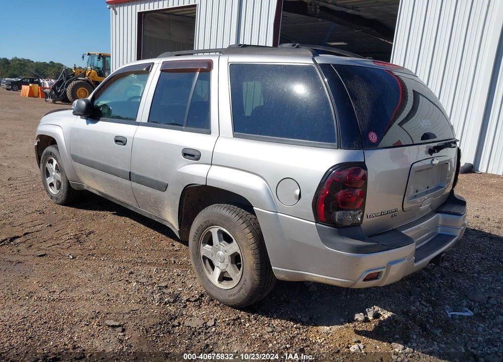 2005 CHEVROLET TRAILBLAZER LS VIN: 1GNDS13S552371933