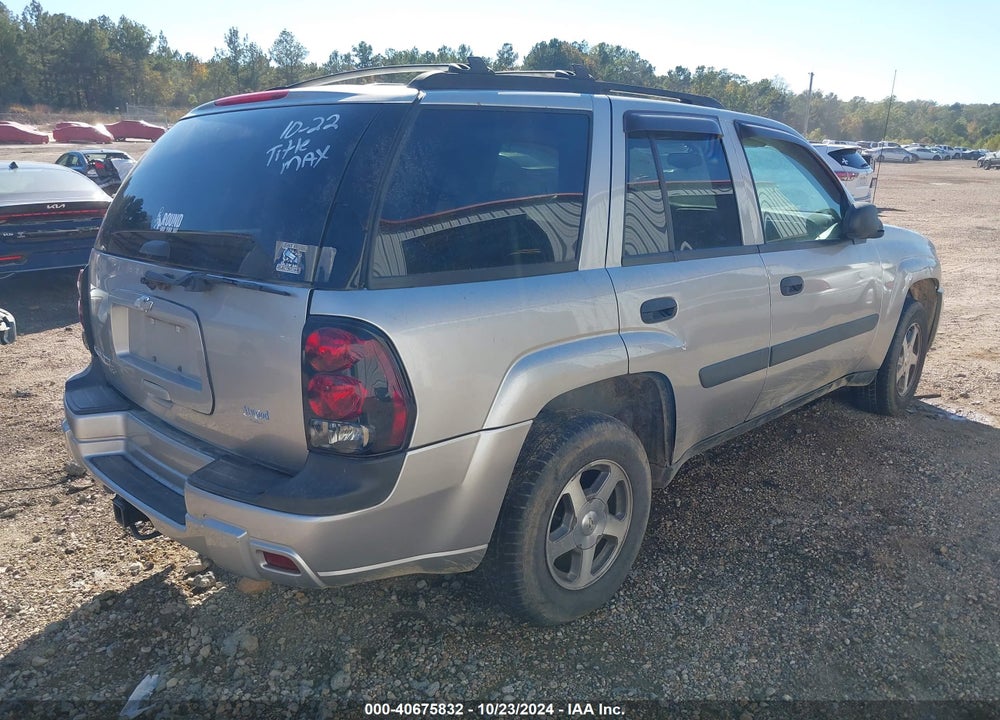 2005 CHEVROLET TRAILBLAZER LS VIN: 1GNDS13S552371933