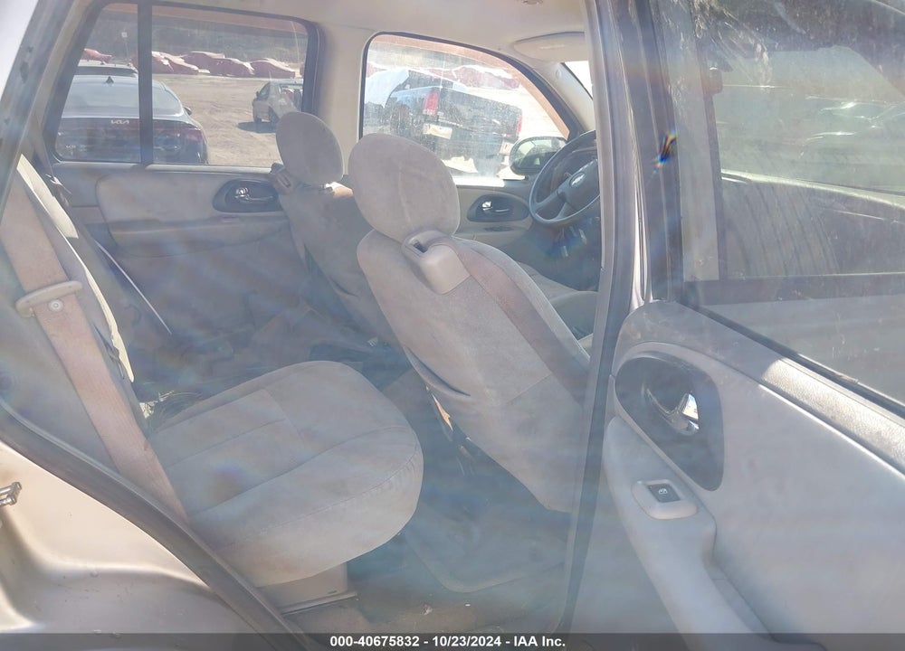 2005 CHEVROLET TRAILBLAZER LS VIN: 1GNDS13S552371933