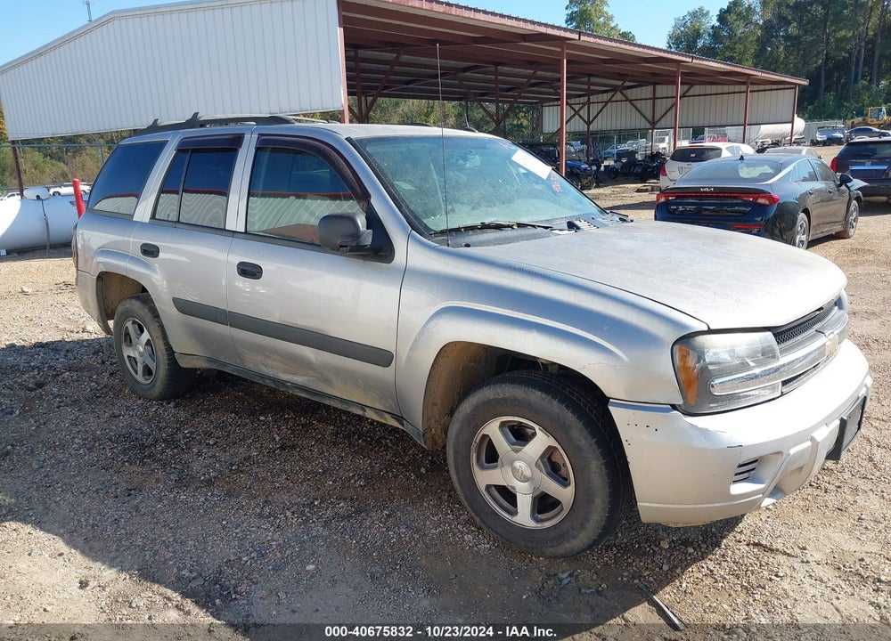 2005 CHEVROLET TRAILBLAZER LS VIN: 1GNDS13S552371933