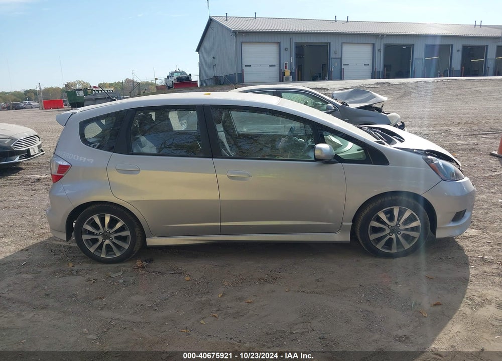 2013 HONDA FIT SPORT VIN: JHMGE8H58DC071304