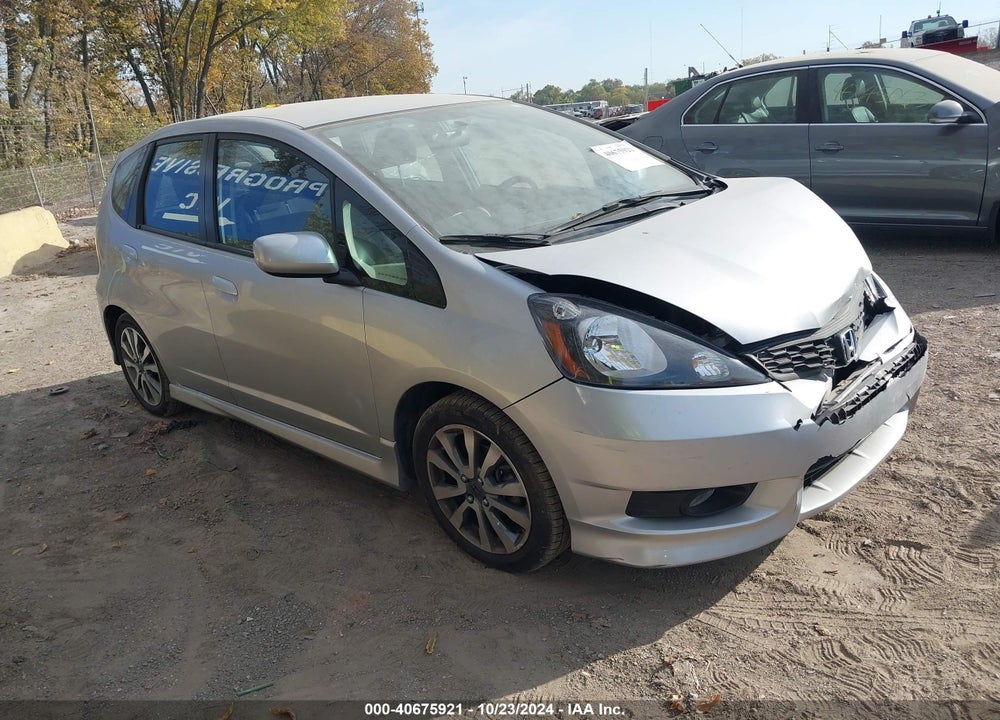 2013 HONDA FIT SPORT VIN: JHMGE8H58DC071304