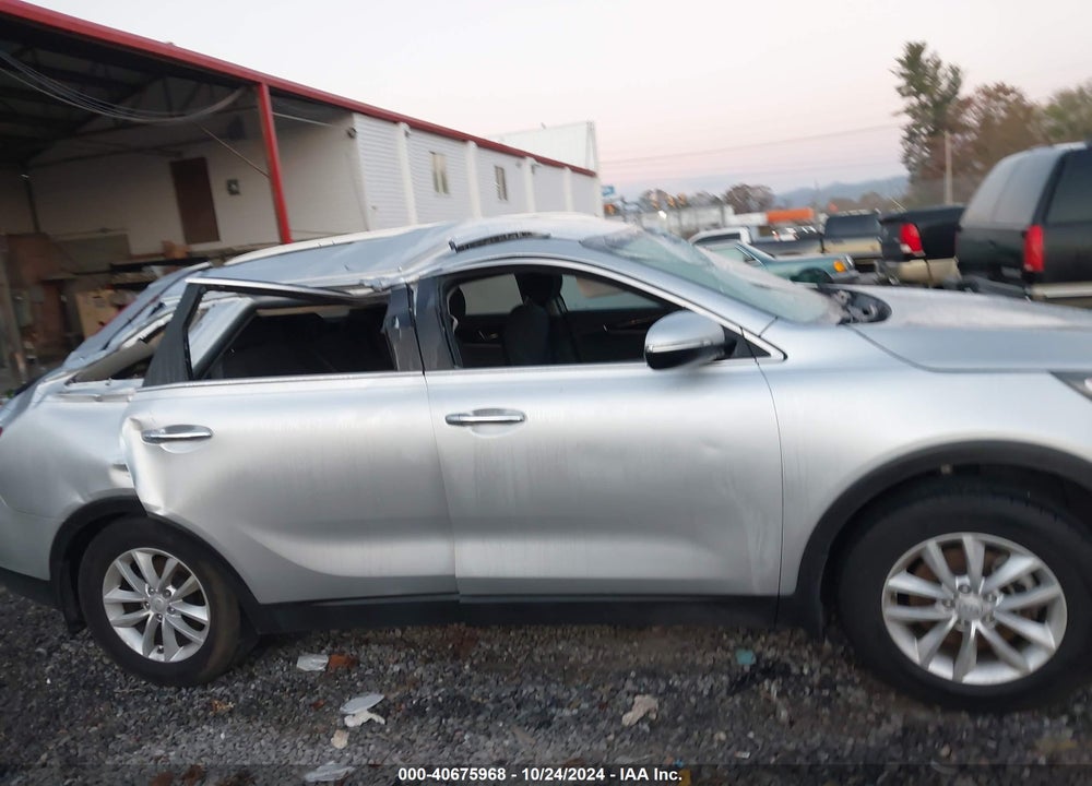 2018 KIA SORENTO 3.3L LX VIN: 5XYPG4A59JG375604
