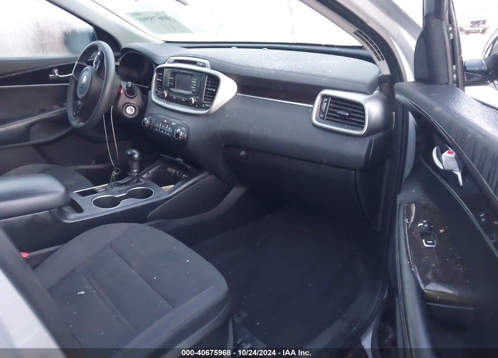 2018 KIA SORENTO 3.3L LX VIN: 5XYPG4A59JG375604