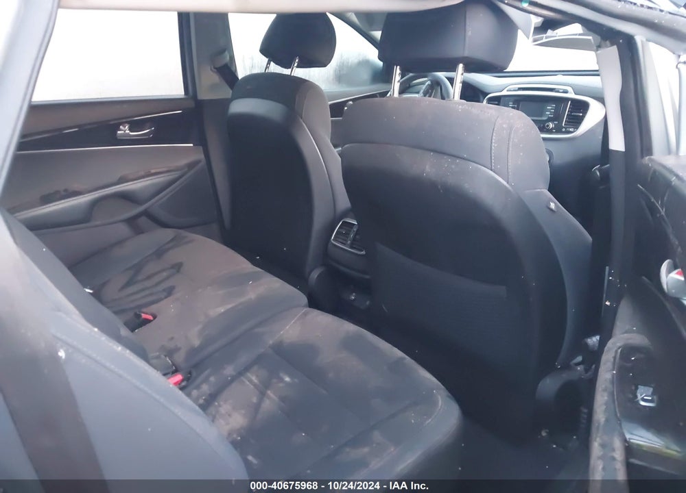 2018 KIA SORENTO 3.3L LX VIN: 5XYPG4A59JG375604