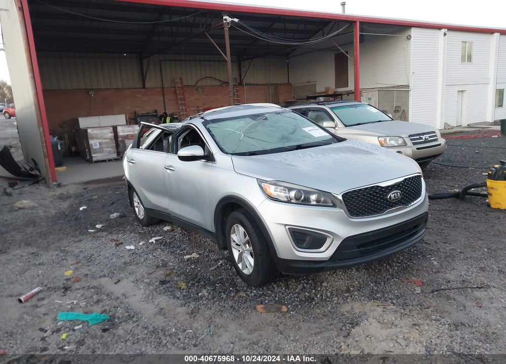 2018 KIA SORENTO 3.3L LX VIN: 5XYPG4A59JG375604