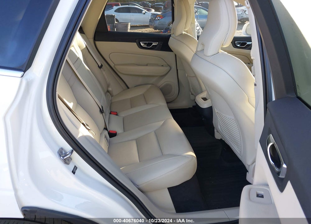 2019 VOLVO XC60 VIN: LYV102DK1KB227649