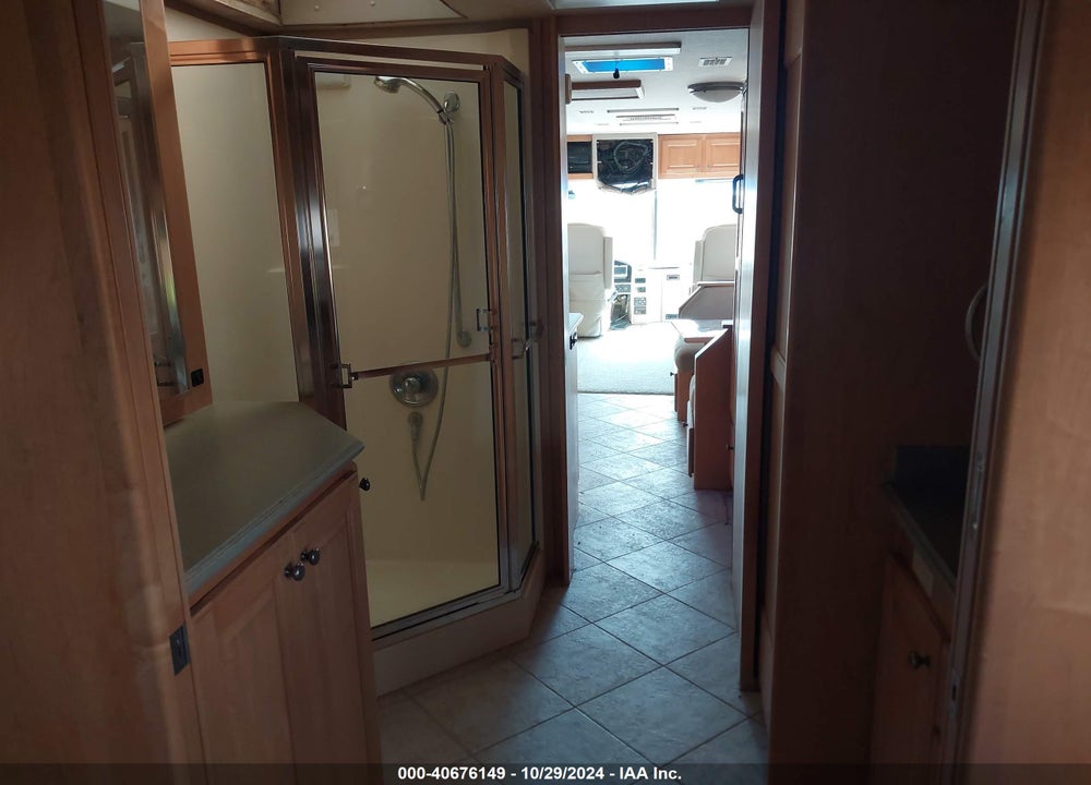 2002 COUNTRY COACH MOTORHOME INTRIGUE VIN: 4U7B8DY1721102693
