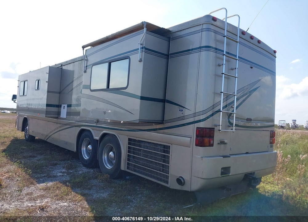 2002 COUNTRY COACH MOTORHOME INTRIGUE VIN: 4U7B8DY1721102693