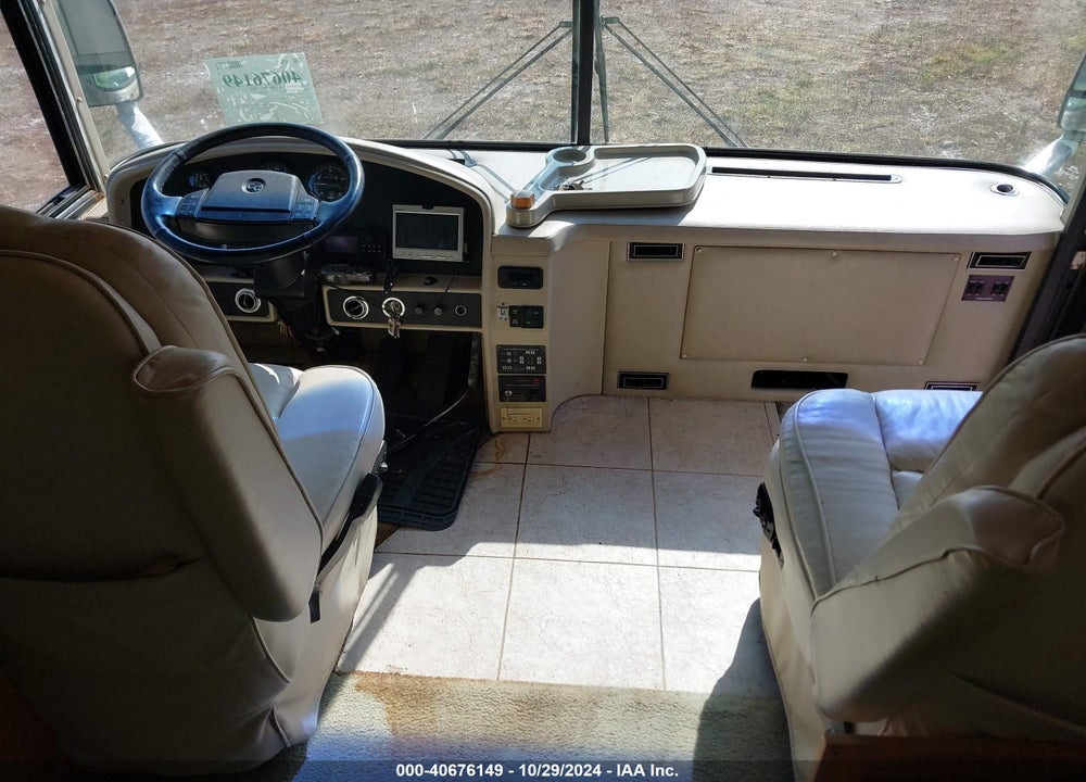 2002 COUNTRY COACH MOTORHOME INTRIGUE VIN: 4U7B8DY1721102693