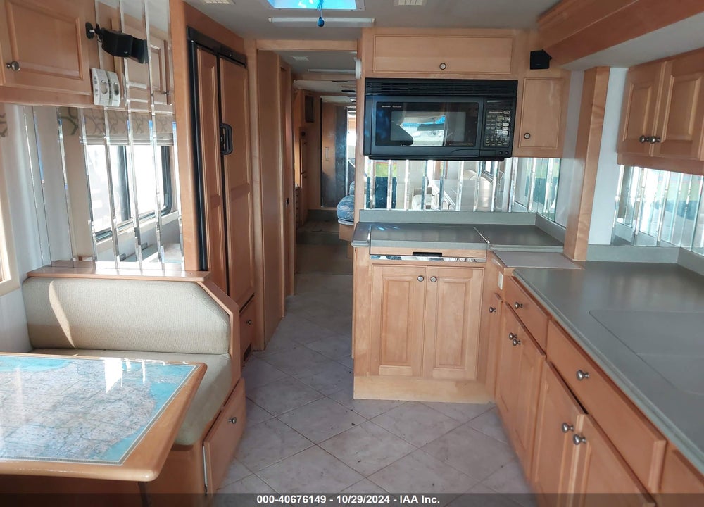 2002 COUNTRY COACH MOTORHOME INTRIGUE VIN: 4U7B8DY1721102693