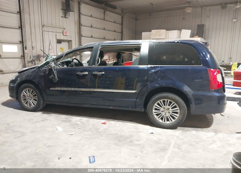 2014 CHRYSLER TOWN & COUNTRY TOURING-L 30TH ANNIVERSARY VIN: 2C4RC1CG9ER258690
