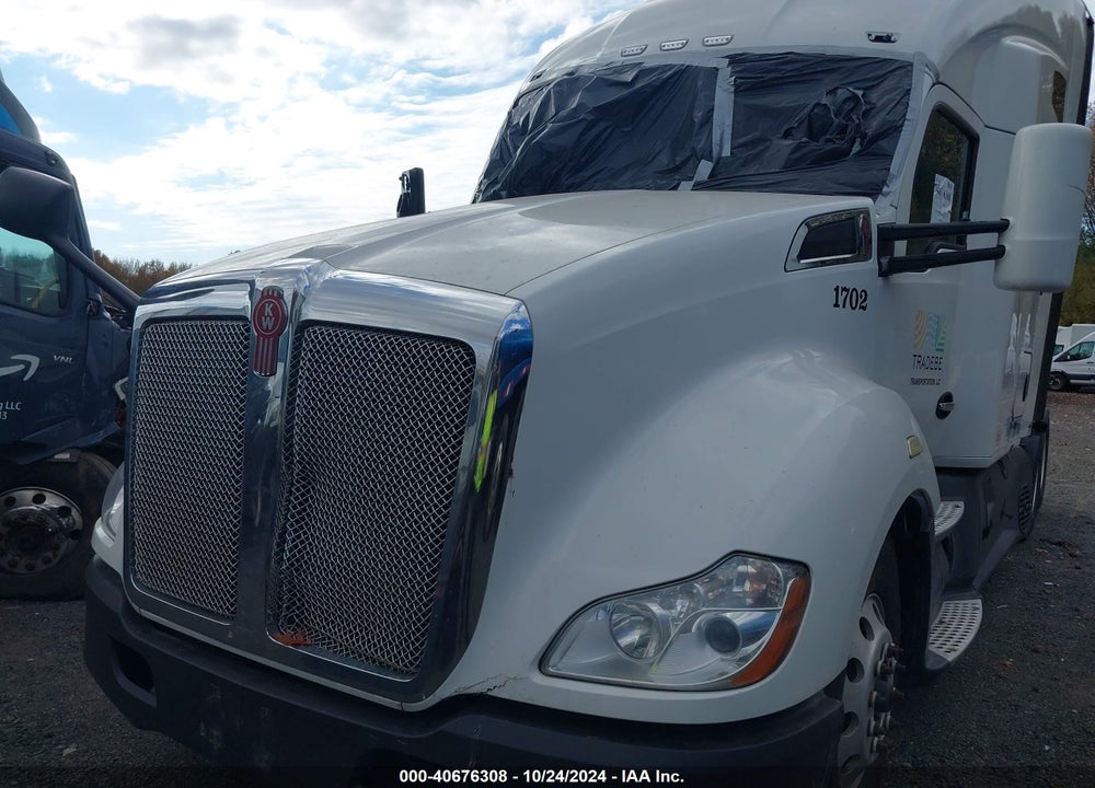2017 KENWORTH T680 VIN: 1XKYDP9X1HJ127351