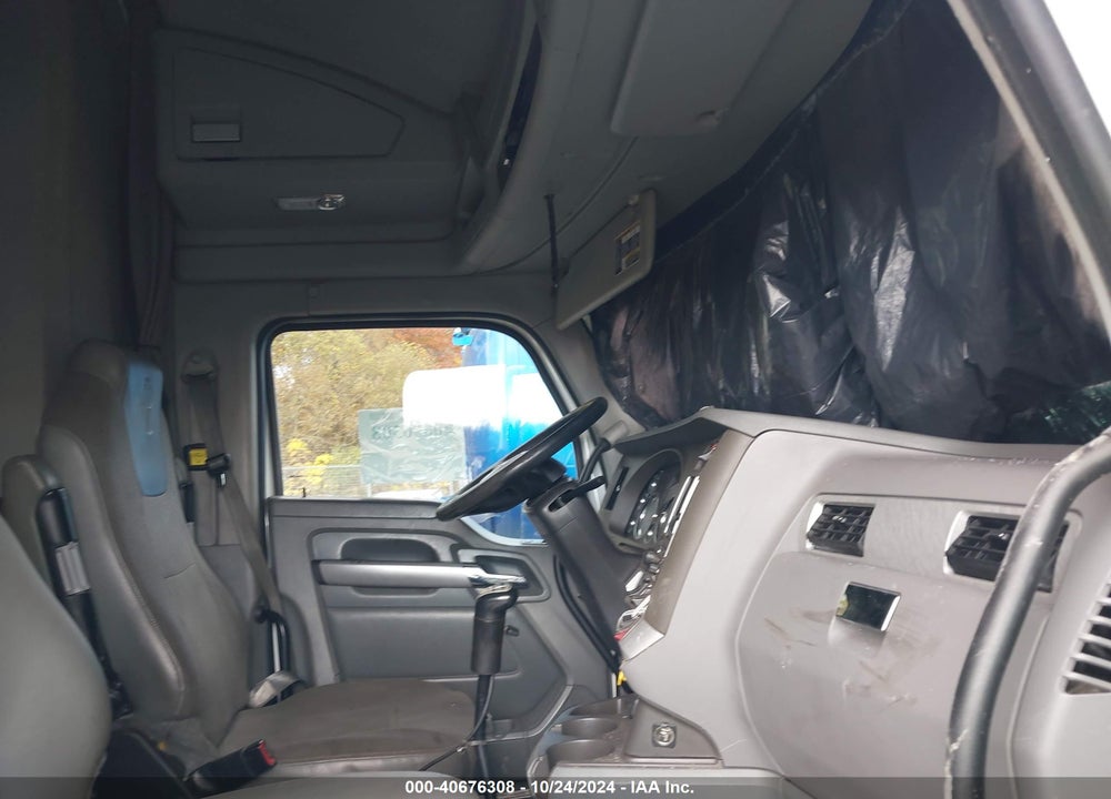 2017 KENWORTH T680 VIN: 1XKYDP9X1HJ127351