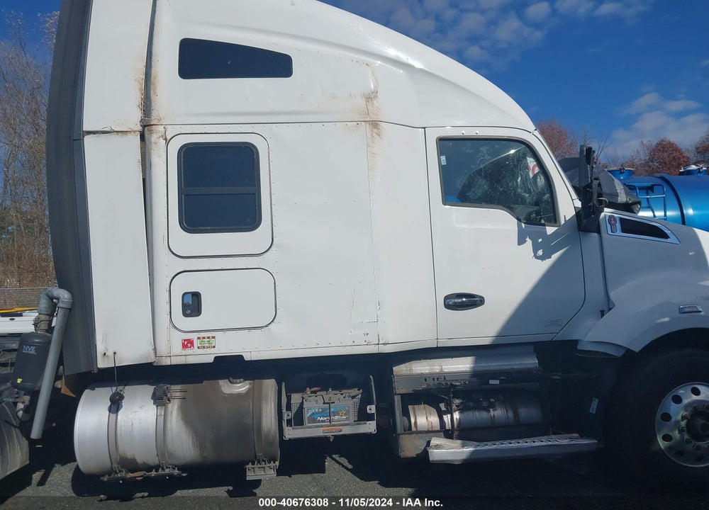 2017 KENWORTH T680 VIN: 1XKYDP9X1HJ127351