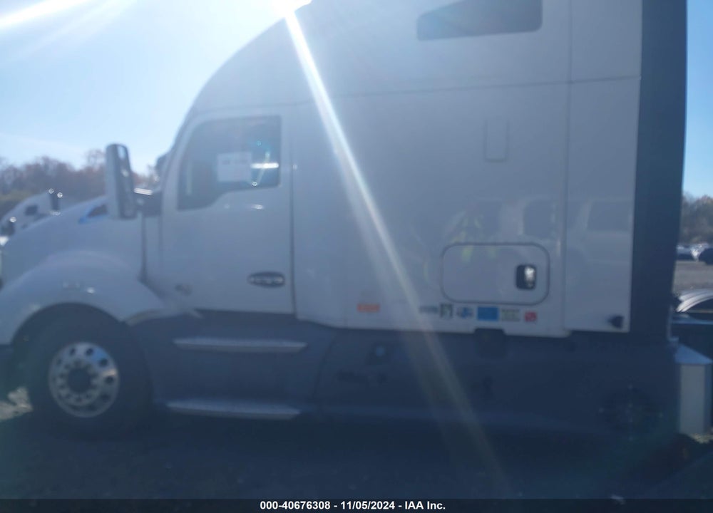 2017 KENWORTH T680 VIN: 1XKYDP9X1HJ127351