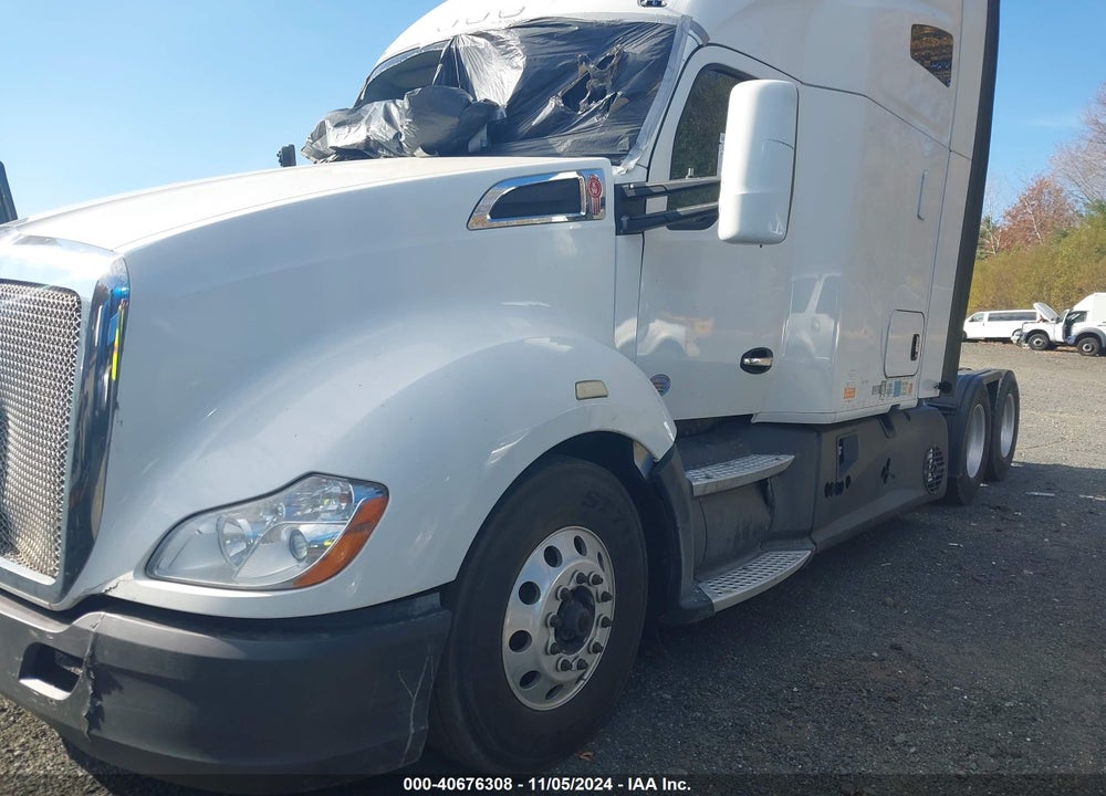 2017 KENWORTH T680 VIN: 1XKYDP9X1HJ127351