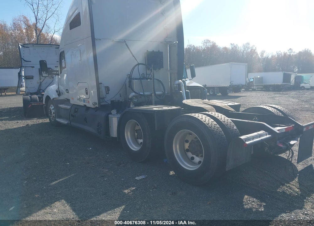 2017 KENWORTH T680 VIN: 1XKYDP9X1HJ127351