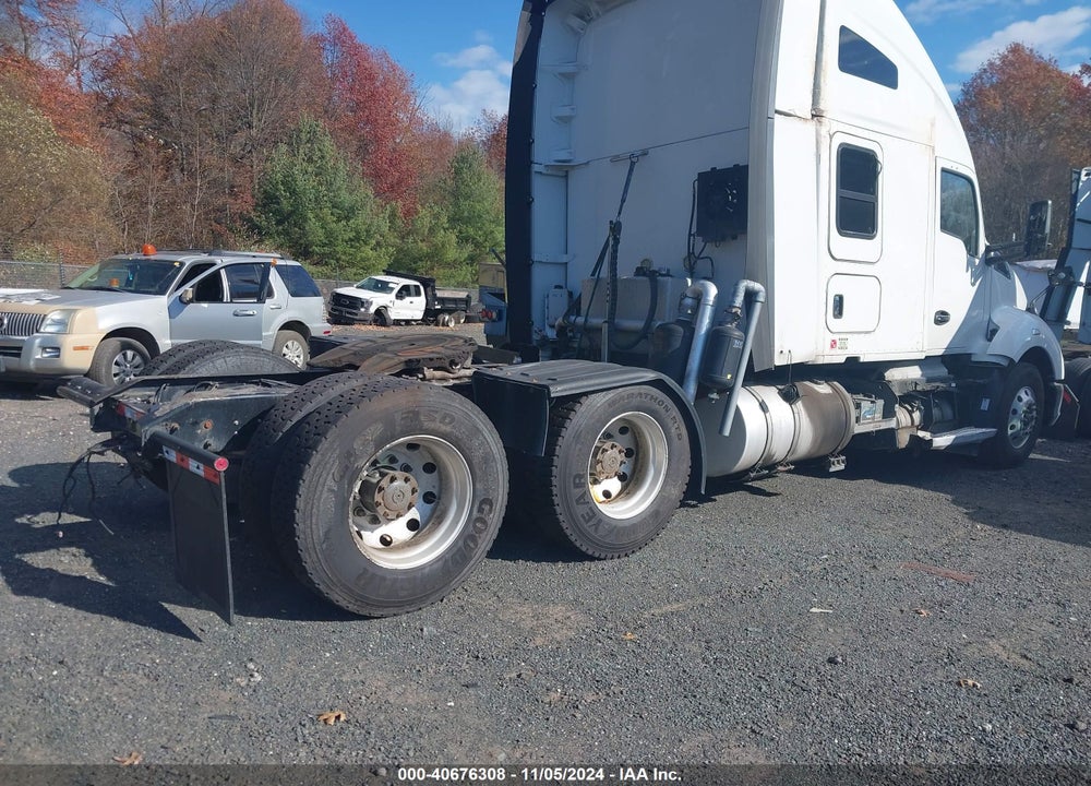 2017 KENWORTH T680 VIN: 1XKYDP9X1HJ127351