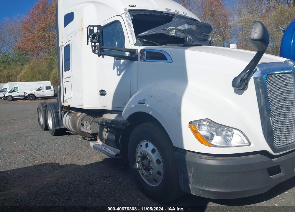 2017 KENWORTH T680 VIN: 1XKYDP9X1HJ127351