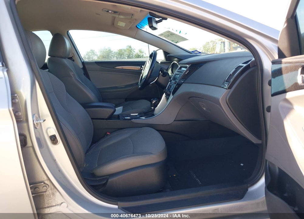 2014 HYUNDAI SONATA SE VIN: 5NPEC4AC0EH812146