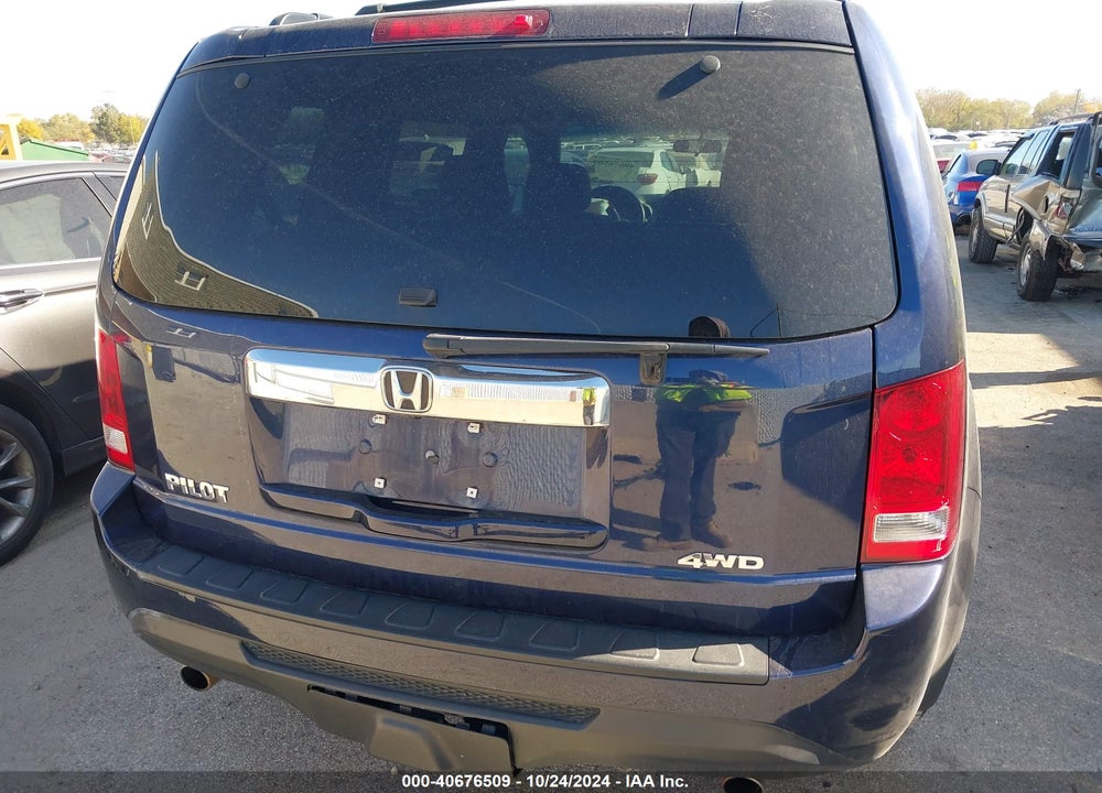 2013 HONDA PILOT LX VIN: 5FNYF4H27DB028125