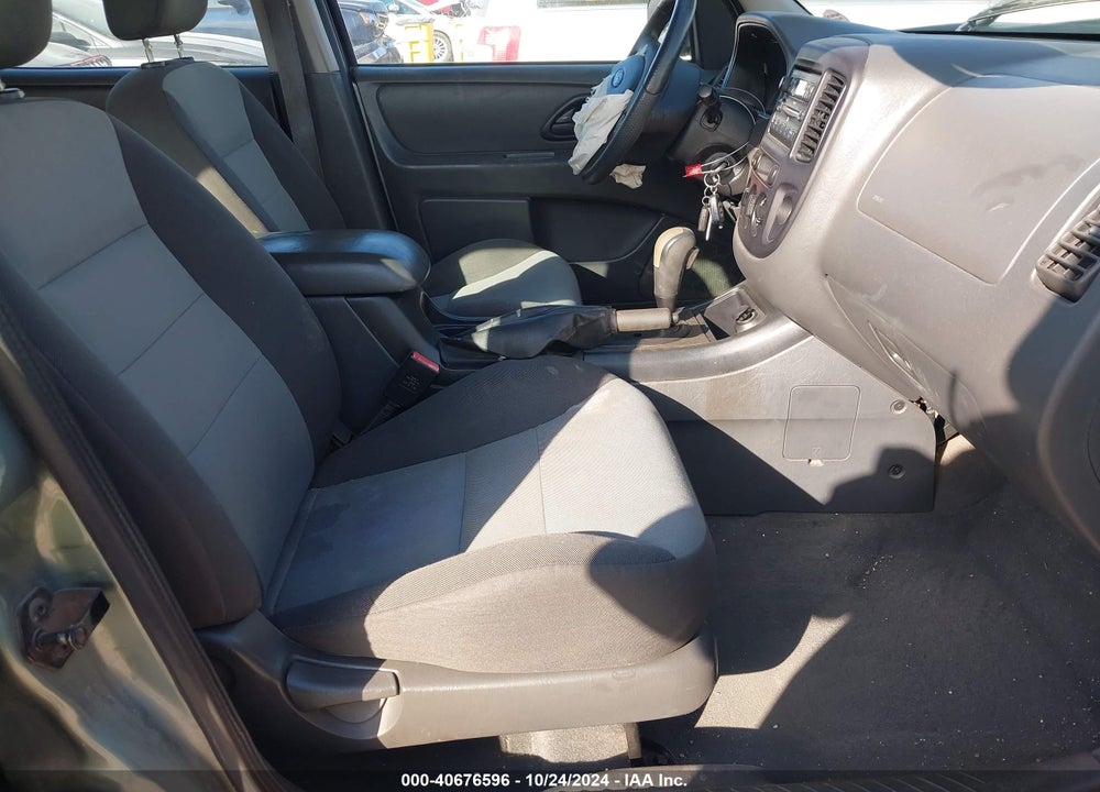 2005 FORD ESCAPE XLS VIN: 1FMYU92Z65KB42769