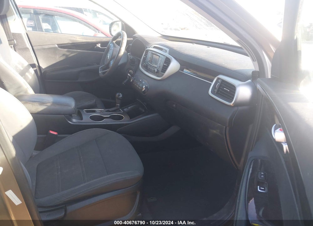 2016 KIA SORENTO 3.3L LX VIN: 5XYPG4A55GG163159