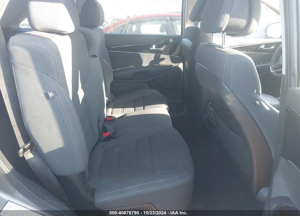 2016 KIA SORENTO 3.3L LX VIN: 5XYPG4A55GG163159