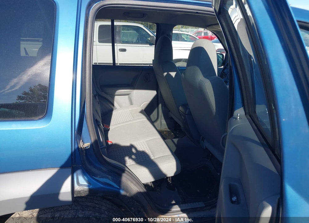 2005 JEEP LIBERTY SPORT VIN: 1J4GL48K25W517169