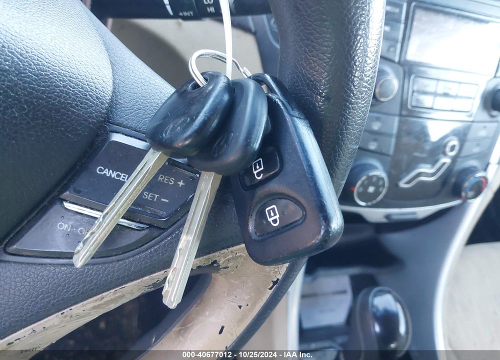 2013 HYUNDAI SONATA GLS VIN: 5NPEB4AC2DH541219