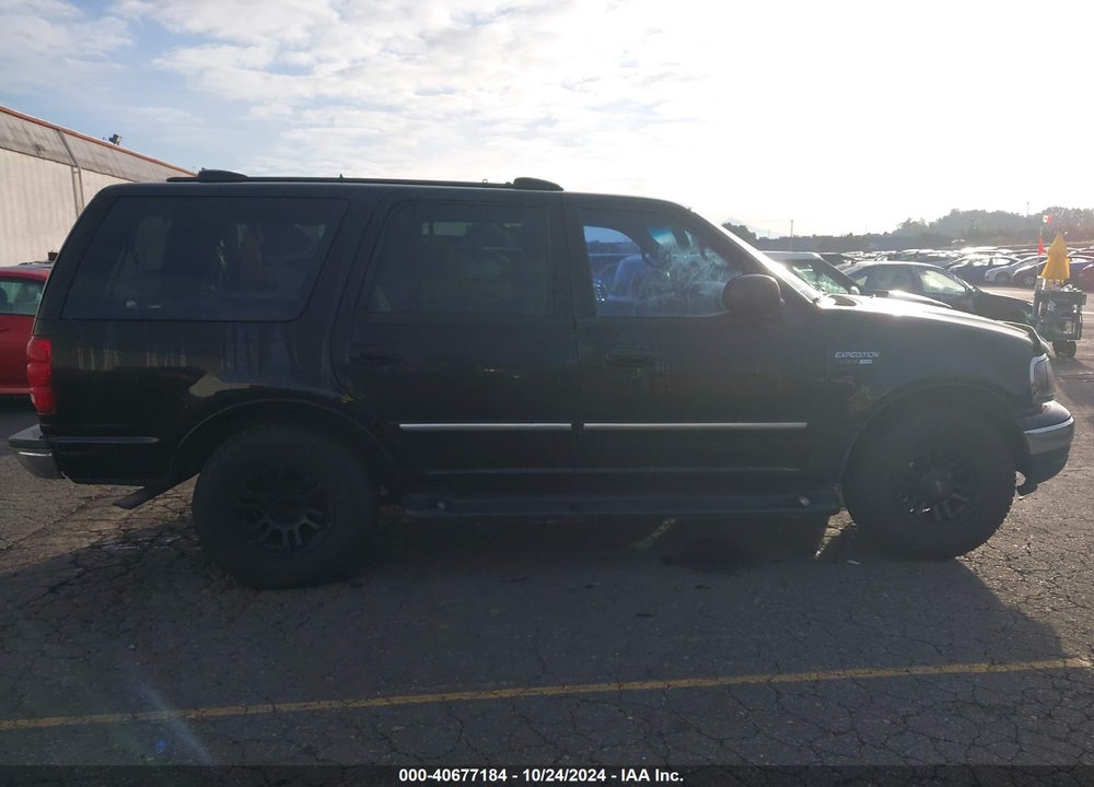 2000 FORD EXPEDITION XLT VIN: 1FMRU1568YLB13862