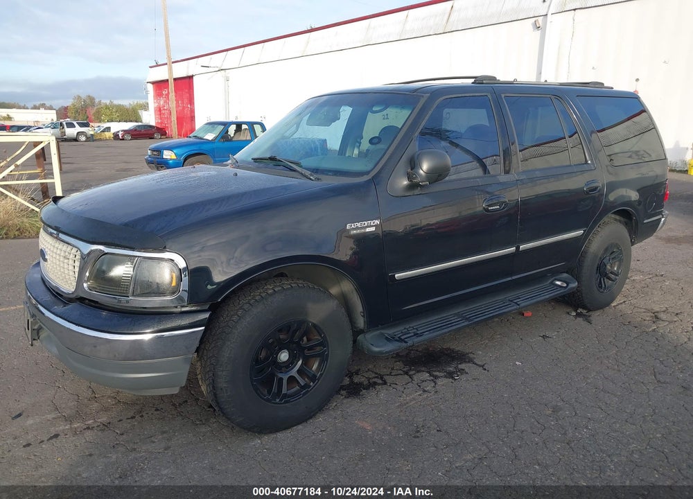 2000 FORD EXPEDITION XLT VIN: 1FMRU1568YLB13862