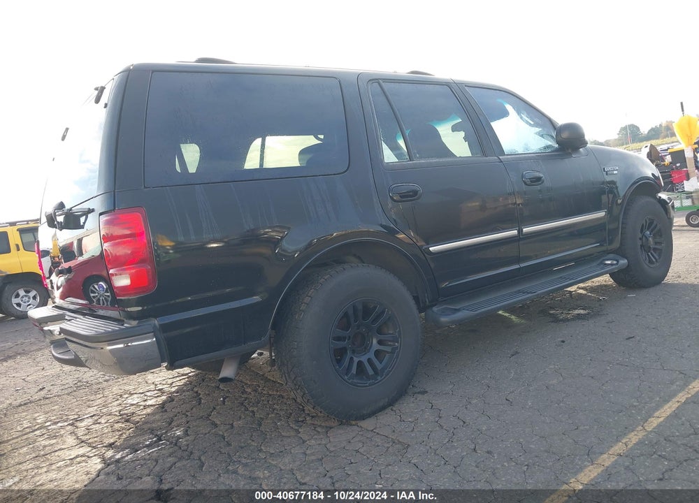 2000 FORD EXPEDITION XLT VIN: 1FMRU1568YLB13862