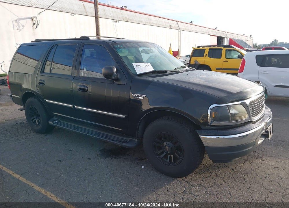 2000 FORD EXPEDITION XLT VIN: 1FMRU1568YLB13862