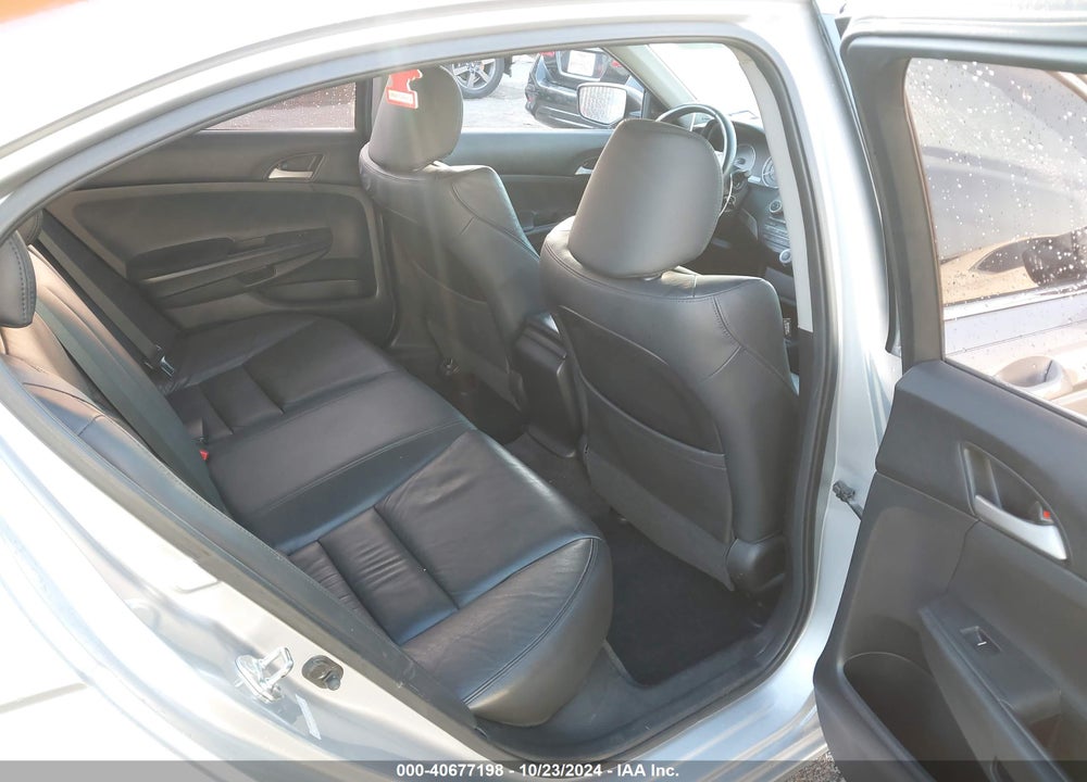 2011 HONDA ACCORD 2.4 SE VIN: 1HGCP2F61BA110053