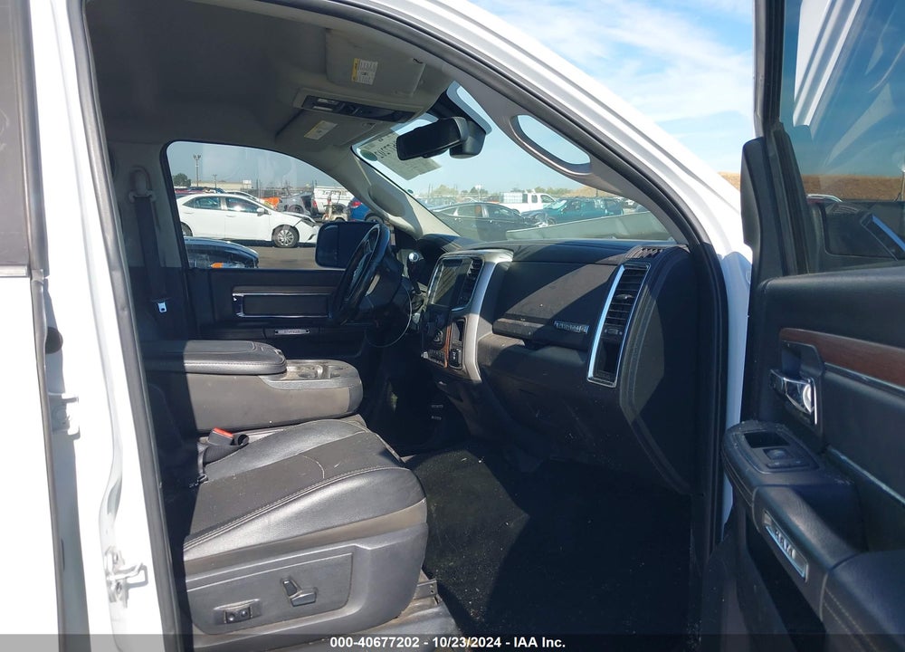 2016 RAM 2500 LAIE VIN: 3C6UR5FL1GG373180