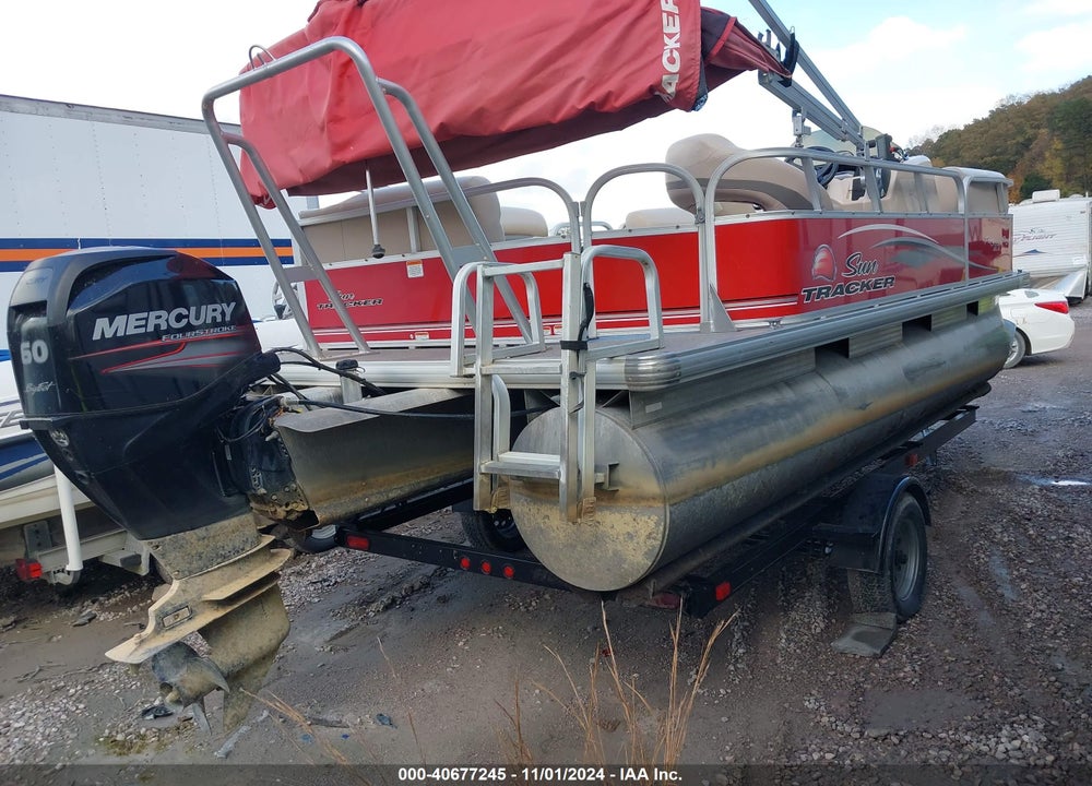 2015 SUNTRACKER PONTOON VIN: BUJ04304G415