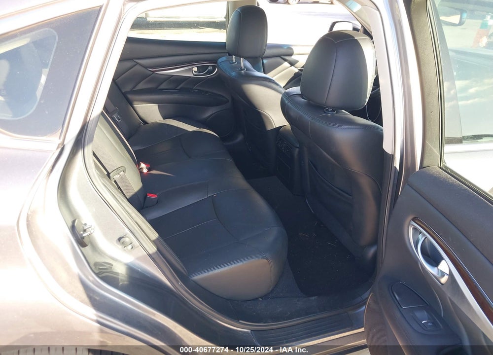 2017 INFINITI Q70 3.7 VIN: JN1BY1AP4HM741312